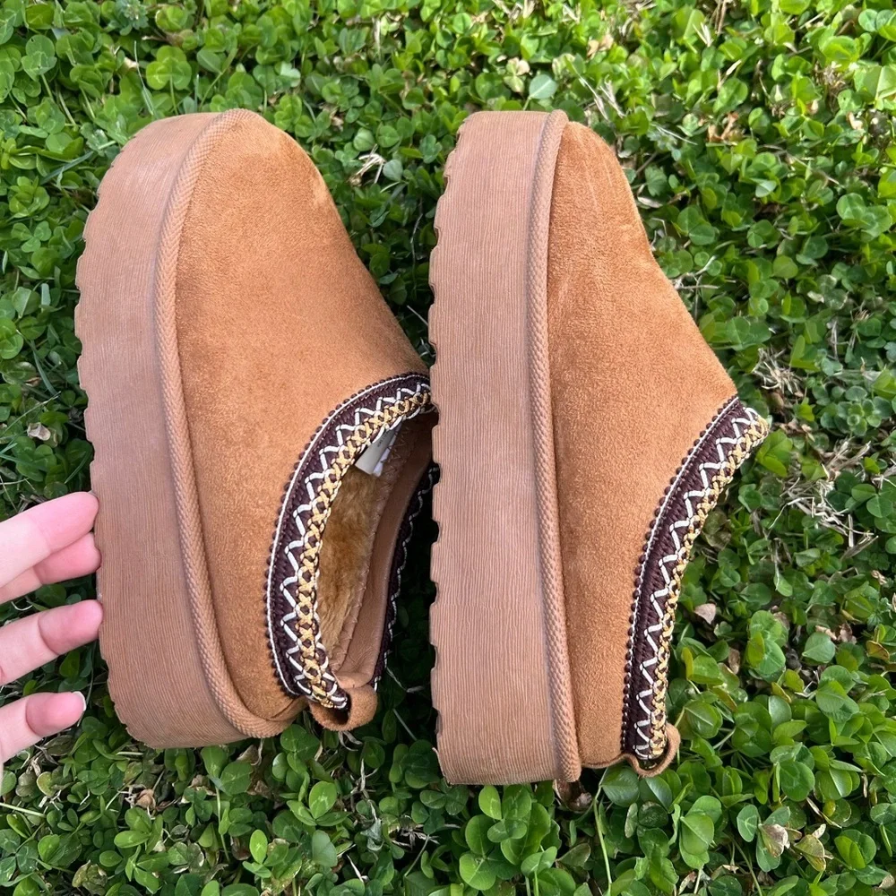 Olivia & Kate Girls Red Tan Fuzzy Lined Faux Suede Slip on Clog Size Youth 1